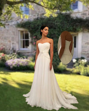 Load image into Gallery viewer, A Line Tulle Strapless Wedding Dress