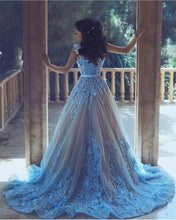Load image into Gallery viewer, Elegant Spaghetti Straps Lace Flower Appliques Tulle Prom Dresses