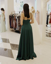 Load image into Gallery viewer, Emerald Green Bridesmaid Dresses For Weddings
