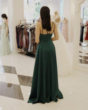 Load image into Gallery viewer, Emerald Green Bridesmaid Dresses For Weddings
