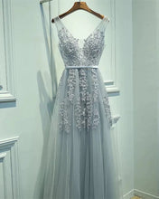 Load image into Gallery viewer, Elegant Tulle Bridesmaid Dresses Silver Lace Appliques