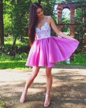 Load image into Gallery viewer, A Line V Neck Organza Homecoming Dresses Lace Appliques