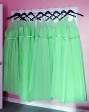 Load image into Gallery viewer, Mint-Green-Dresses-Long-Bridesmaid-Gowns-Halter-Neckline