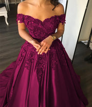 Load image into Gallery viewer, Elegant Flower And Lace Appliques V Neck Satin Prom Dresses