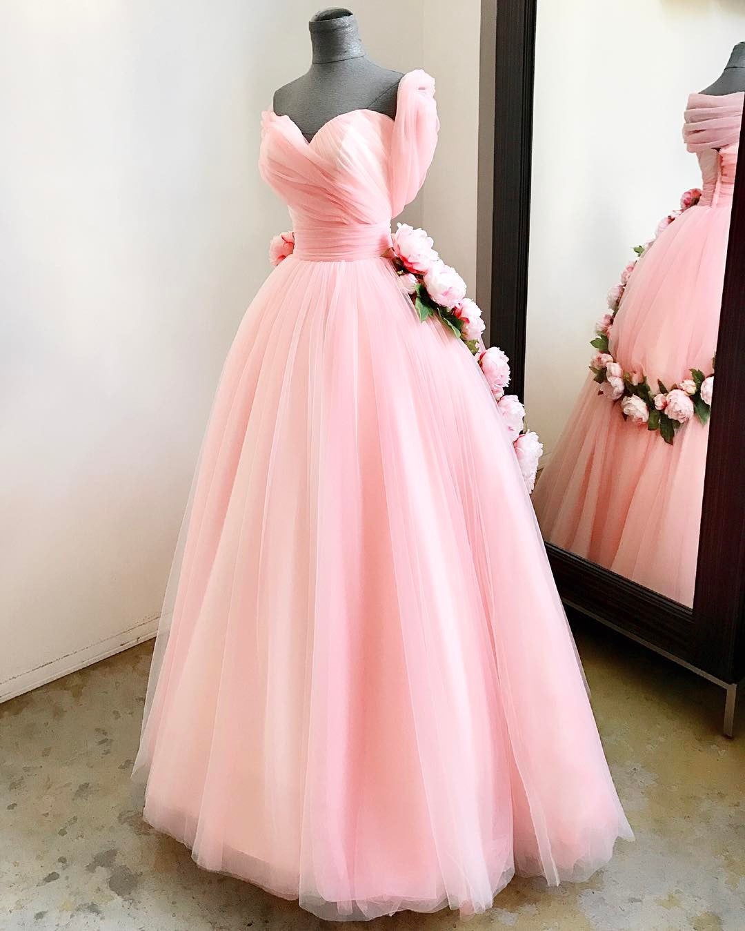 A Line Sweetheart Pink Tulle Princess Wedding Dresses with Peonies Flowers A Line Sweetheart Pink Tulle Princess Wedding Dresses with Peonies Flowers