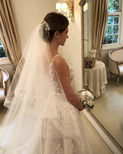 Load image into Gallery viewer, Tulle Appliques Wedding Gown