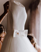 Load image into Gallery viewer, A-line Open Back Organza And Tulle Princess Wedding Dresses With Bow