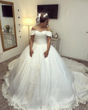Load image into Gallery viewer, Organza Wedding Ball Gown