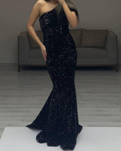 Load image into Gallery viewer, Black One Shoulder Bridesmaid Dresses
