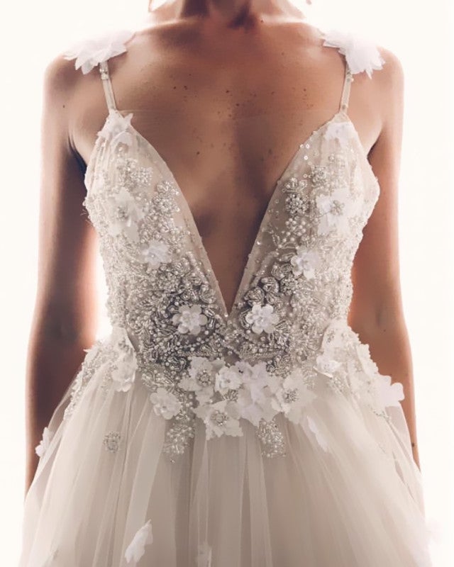 Boho Chic V-neck Tulle Wedding Dresses With Pearl Beaded Boho Chic V-neck Tulle Wedding Dresses With Pearl Beaded