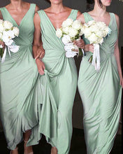 Load image into Gallery viewer, Sheath Column V-neck Bridesmaid Dresses