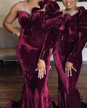 Load image into Gallery viewer, Burgundy Mermaid One Shoulder Velvet Dresses