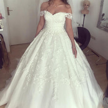 Load image into Gallery viewer, Chic Lace Appliques Sweetheart Ball Gown Wedding Dresses Off The Shoulder