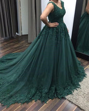 Load image into Gallery viewer, Deep V-neck Tulle Ball Gowns Prom Dresses Lace Appliques