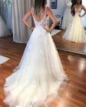 Load image into Gallery viewer, Elegant Chantilly Tulle And Lace V-neck Wedding Beach Dresses