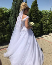 Load image into Gallery viewer, Elegant Lace Appliques V-neck Tulle Princess Wedding Dresses Pearl Beaded