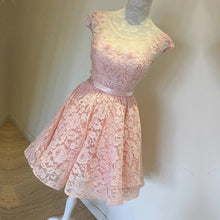 Load image into Gallery viewer, Elegant Lace Backless Prom Homecoming Dresses Short Party Gowns-alinanova