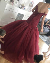 Load image into Gallery viewer, Elegant Mermaid Gown