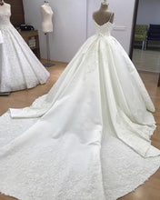 Load image into Gallery viewer, Elegant Wedding Dress Lace Embroidery V Neck Ball Gown
