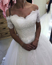 Load image into Gallery viewer, Elegant Wedding Dress
