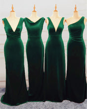 Load image into Gallery viewer, Emerlad Green Velvet Bridesmaid Dresses Mixed Style
