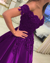 Load image into Gallery viewer, Quinceañera morada viste hasta el suelo con vestidos de raso