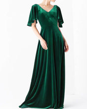 Load image into Gallery viewer, Emerald Green Velvet Bridesmaid Dresses With Sleeves
