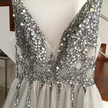 Load image into Gallery viewer, Sparkly Crystal Beaded V-neck Tulle Split Evening Dresses
