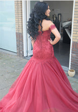 Load image into Gallery viewer, Burgundy Lace Appliques Tulle Mermaid Evening Gowns Off Shoulder