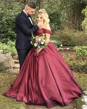 Load image into Gallery viewer, Lace Appliques Sweetheart Ball Gowns Wedding Dress Satin Off Shoulder