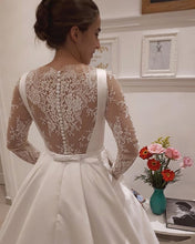 Load image into Gallery viewer, Vintage Lace Back Wedding Dress 2020
