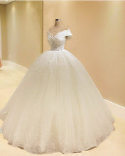 Load image into Gallery viewer, Vintage Lace Wedding Dress