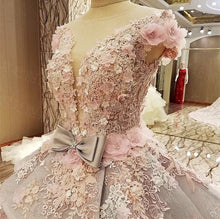 Load image into Gallery viewer, Luxurious Royal Train Lace Wedding Dresses Ball Gowns With Floral Flowers