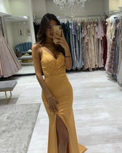 Load image into Gallery viewer, Mermaid Bridesmaid Dresses V Neck Spaghetti Straps With Slit