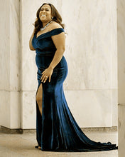 Load image into Gallery viewer, Navy Blue Velvet Bridesmaid Dresses Plus Size
