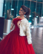 Load image into Gallery viewer, Off Shoulder Tulle Ball Gown Flower Wedding Dresses