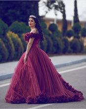 Load image into Gallery viewer, Off Shoulder Tulle Ball Gown Flower Wedding Dresses