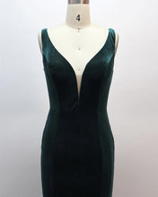Load image into Gallery viewer, Plunge Neck Velvet Bridesmaid Dress Mermaid