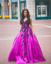 Load image into Gallery viewer, Purle Satin Ball Gowns Quinceanera Dresses Black Lace Embroidery