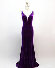 Load image into Gallery viewer, Purple Velvet Bridesmaid Dresses Mermaid