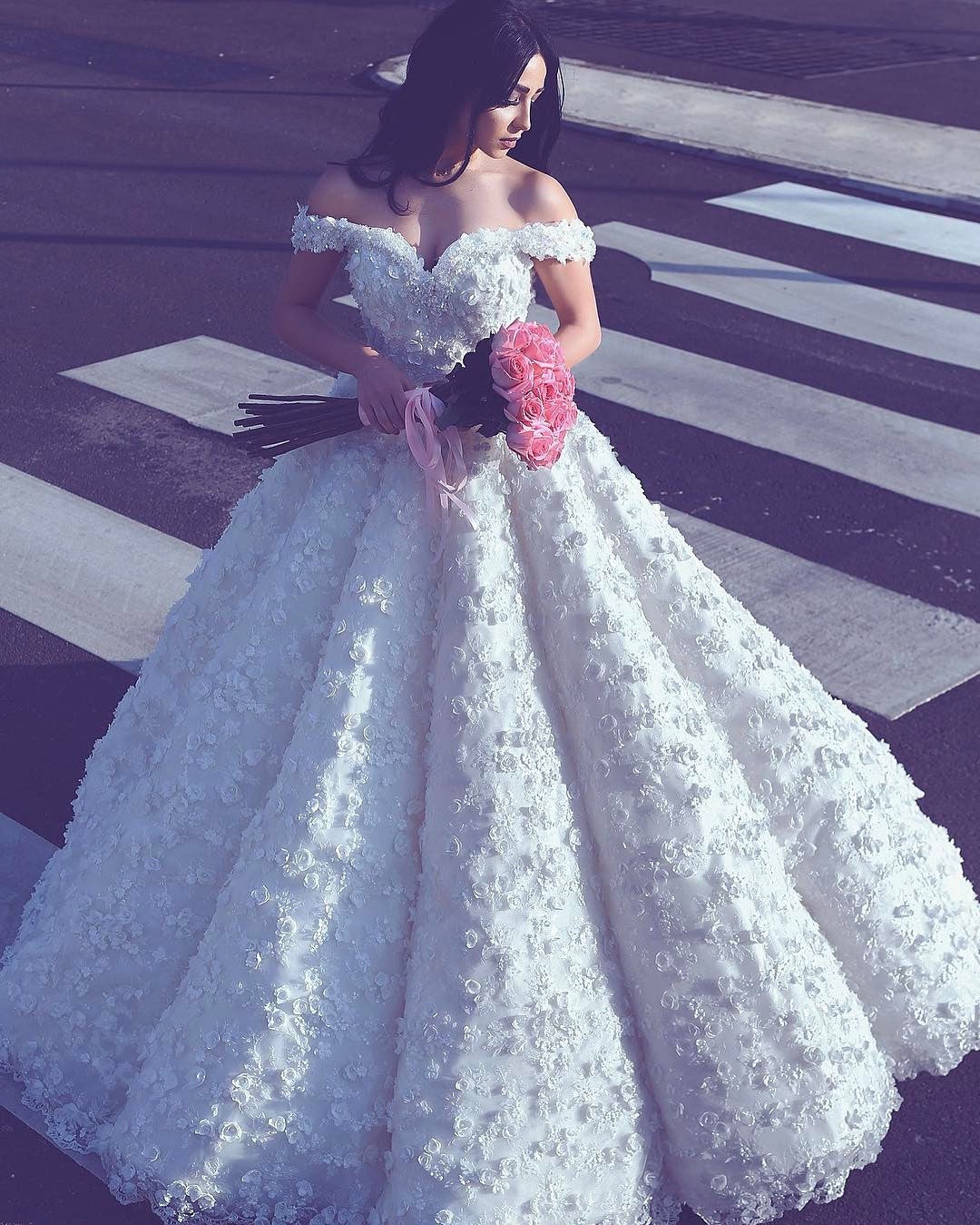Romantic Long Ball Gown Sweetheart Wedding Dress with Floral Appliques Lace