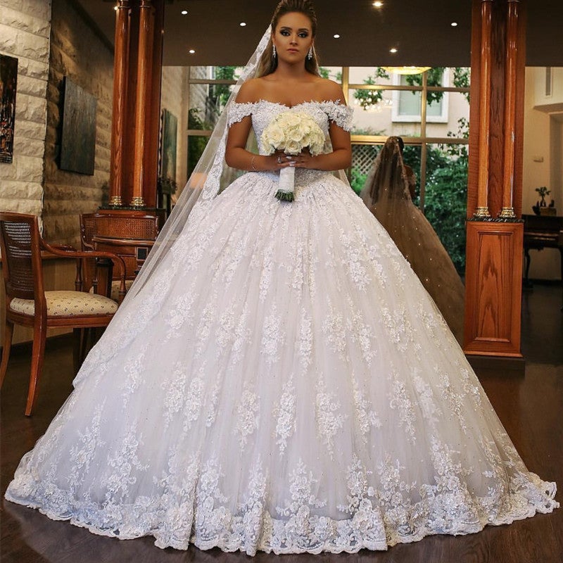 royal wedding lace dress Stunning Royal Wedding Dresses Vintage Long Appliques Sleeved Arabic Bridal Gowns