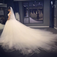 Load image into Gallery viewer, Ruched Sweetheart Off The Shoulder Tulle Ball Gown Wedding Dresses