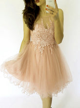 Load image into Gallery viewer, Short A Line Scoop Neck Tulle Homecoming Dress Lace Appliques