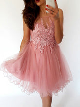 Load image into Gallery viewer, Short A Line Scoop Neck Tulle Homecoming Dress Lace Appliques