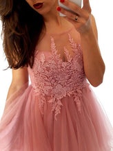 Load image into Gallery viewer, Short A Line Scoop Neck Tulle Homecoming Dress Lace Appliques