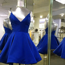 Load image into Gallery viewer, Short Green Satin V Neck Homecoming Dresses