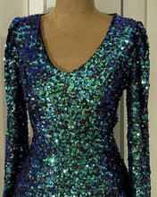 Load image into Gallery viewer, Short Green Sequin Prom Dress Long Sleeve V-neck