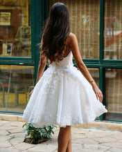 Load image into Gallery viewer, Short Lace Sweetheart White Homecoming Dresses