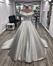 Load image into Gallery viewer, 2020 Wedding Dress Ball Gown Satin Off Shoulder